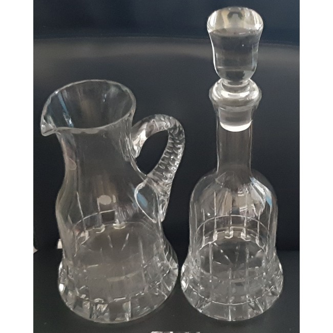 Bottiglia e caraffa in cristallo